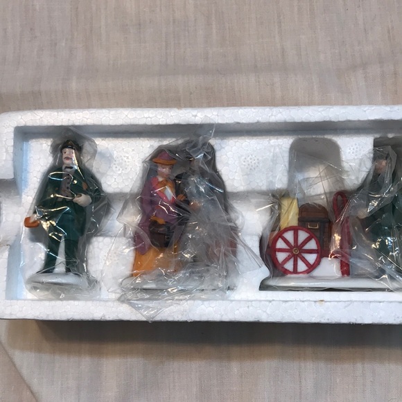 Heritage Village Collection Holiday Travelers NIB - Picture 1 of 6